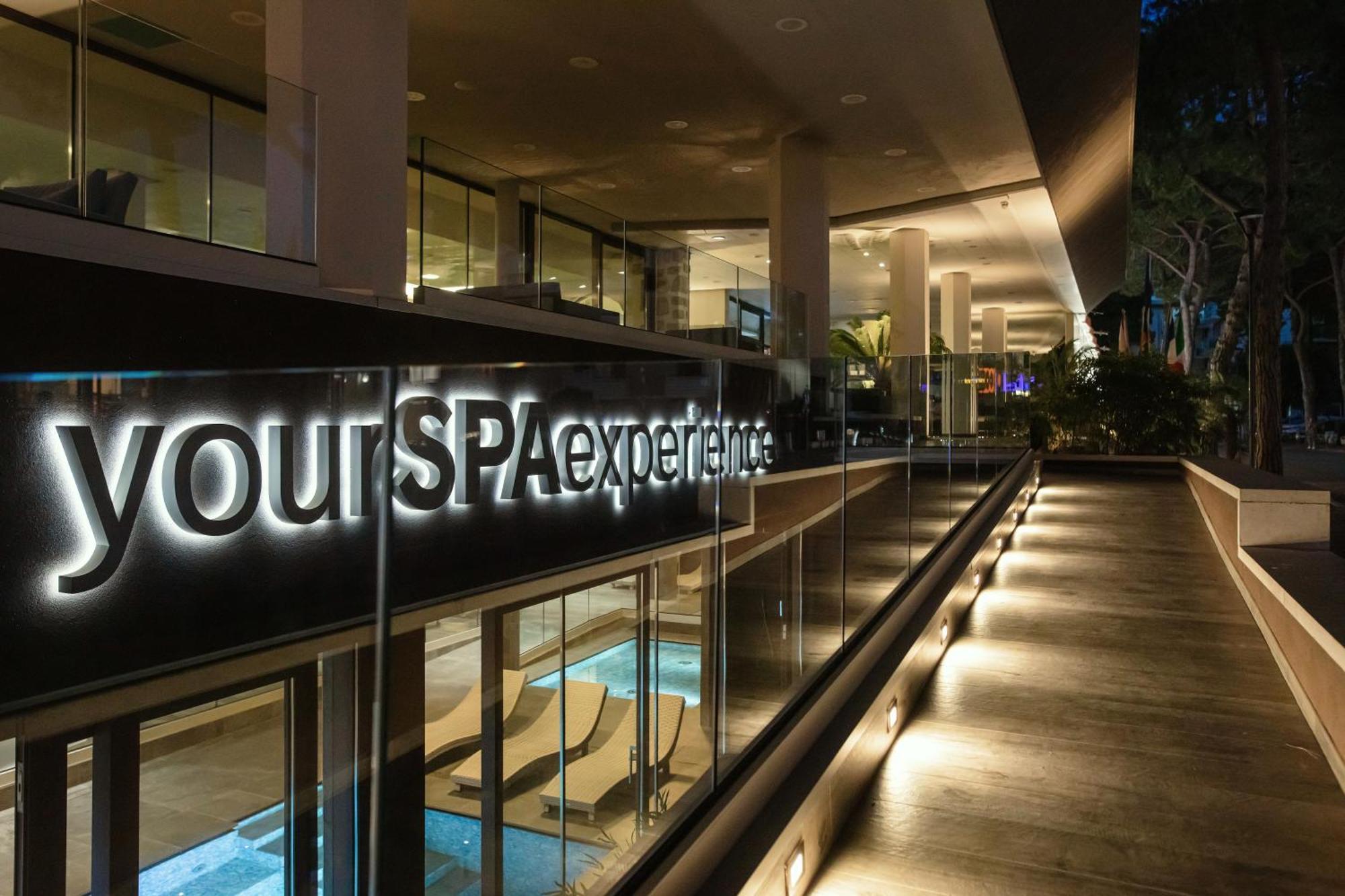 Hotel Leonardo Da Vinci Wellness Spa Bibione Buitenkant foto