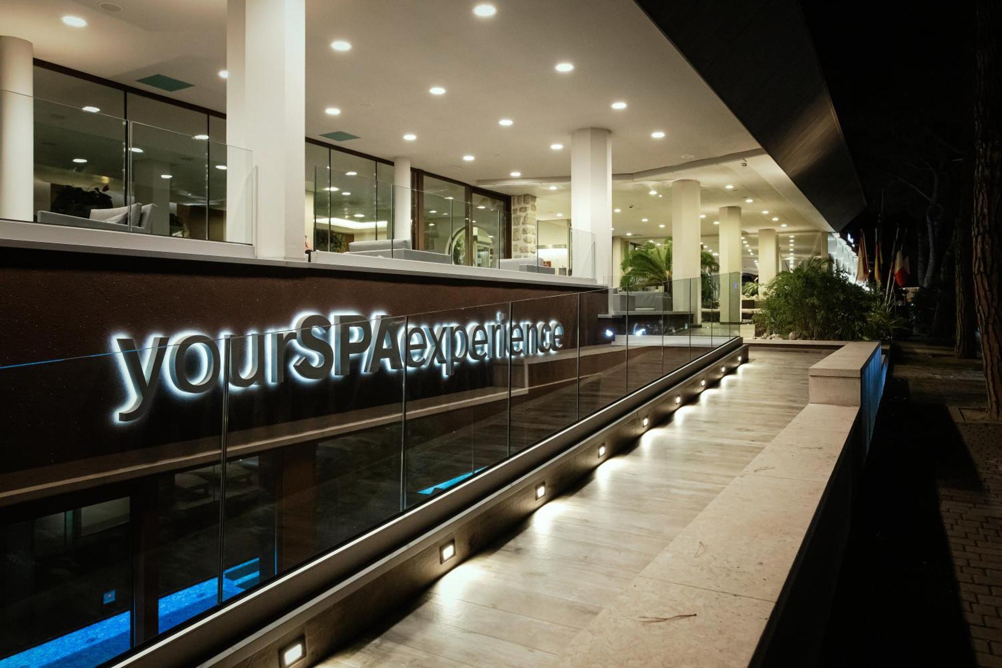 Hotel Leonardo Da Vinci Wellness Spa Bibione Buitenkant foto